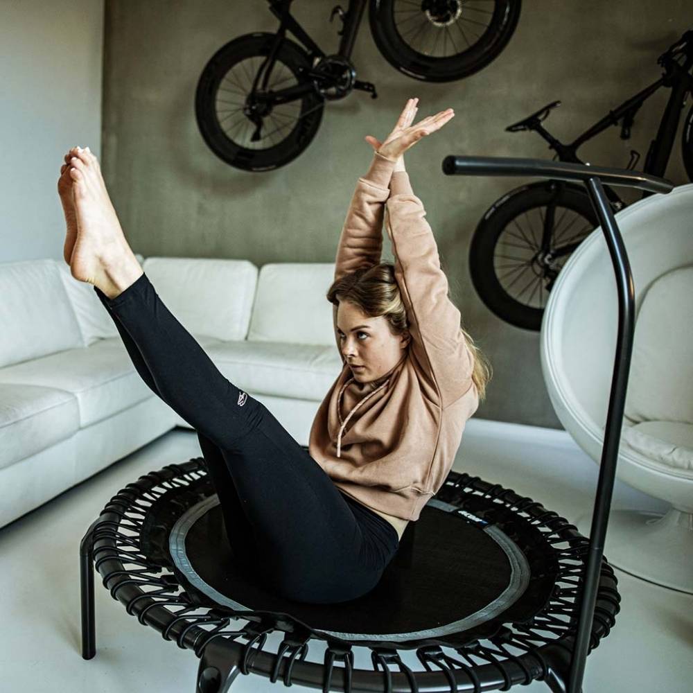 ACON FIT 1,12 m Trampoline Round with Handlebar, Black - active woman workout